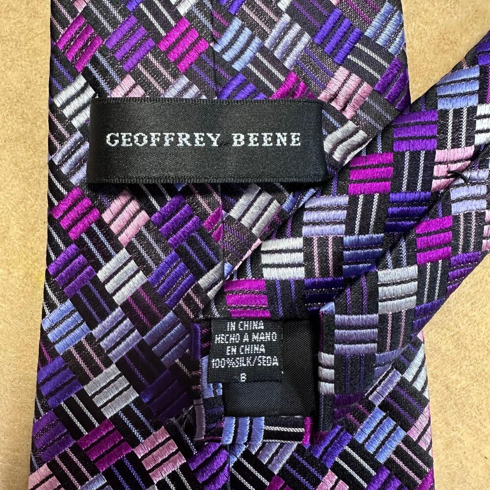 Geoffry Beene Stain resistant Silk Woven Patterned tie 3.75" x 50" Vibrant - Picture 4 of 9
